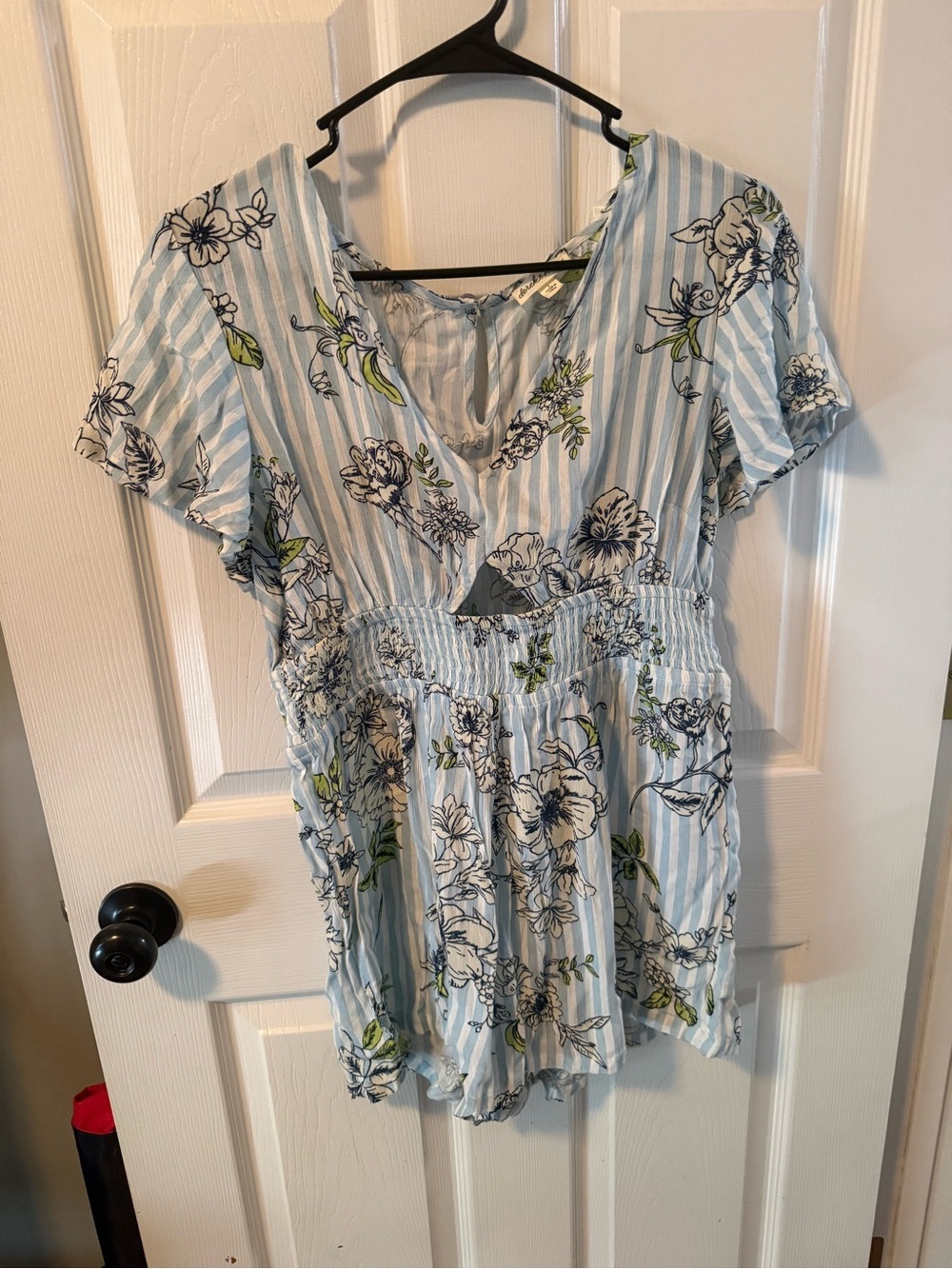 Women’s Blue Floral Romper Size Large